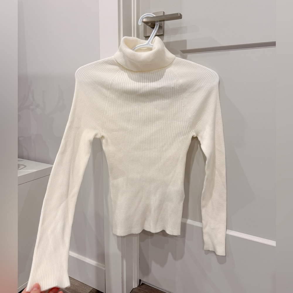 NWT Banana republic cream turtle neck sweater